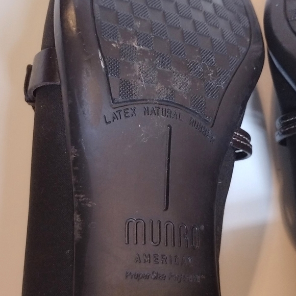 Munro Women's Size 9 Narrow. American Dark Brown Cindi Stretch Block Heel Pumps - Picture 12 of 13